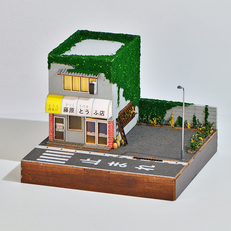 新品1:64比例汽车模型场景手工拼装微缩街景藤原豆腐店带灯小屋