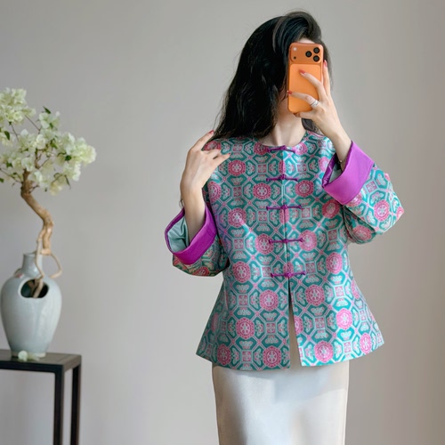 2026新中式织锦盘扣短外套女