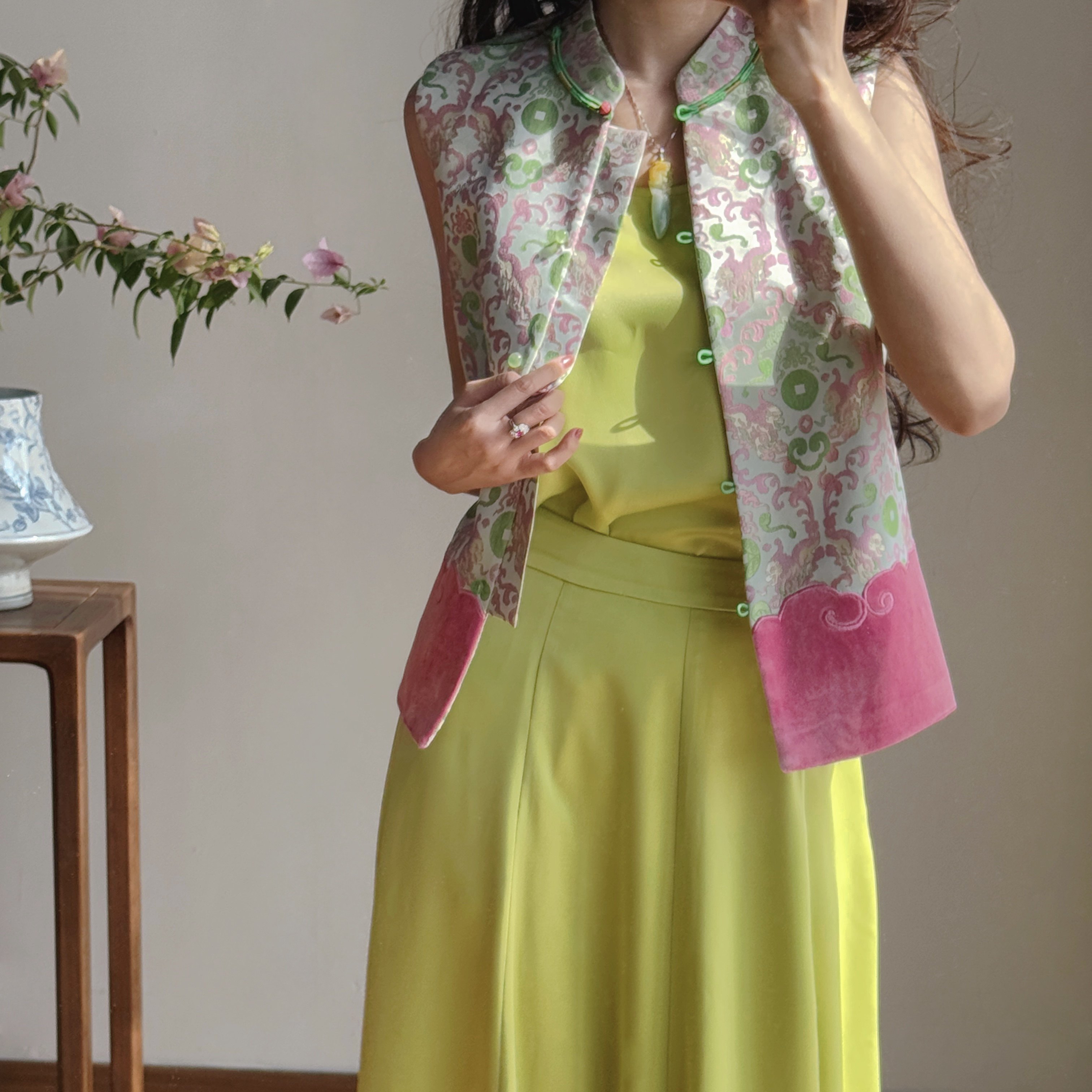 新中式国风原创宋锦马夹女铜钱纹复古老钱风2026春季新品马甲背心