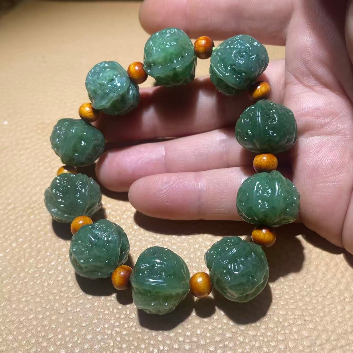 真品和田玉碧玉，自然之物