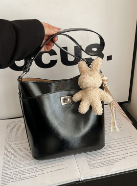 复古美拉德风植鞣皮水桶包女2026春款女式腋下包单肩斜挎包