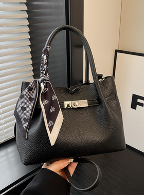 时尚简约手提托特包女2026新款斜挎包春夏季流行爆款小拎包水桶包