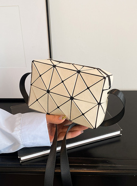 包包女2026新款几何菱格包迷你手机包斜挎包丘比特小方盒mini小包