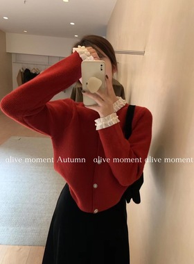 alive 2025秋冬季淑女气质蕾丝花边珍珠扣拼接红色毛衣针织开衫女