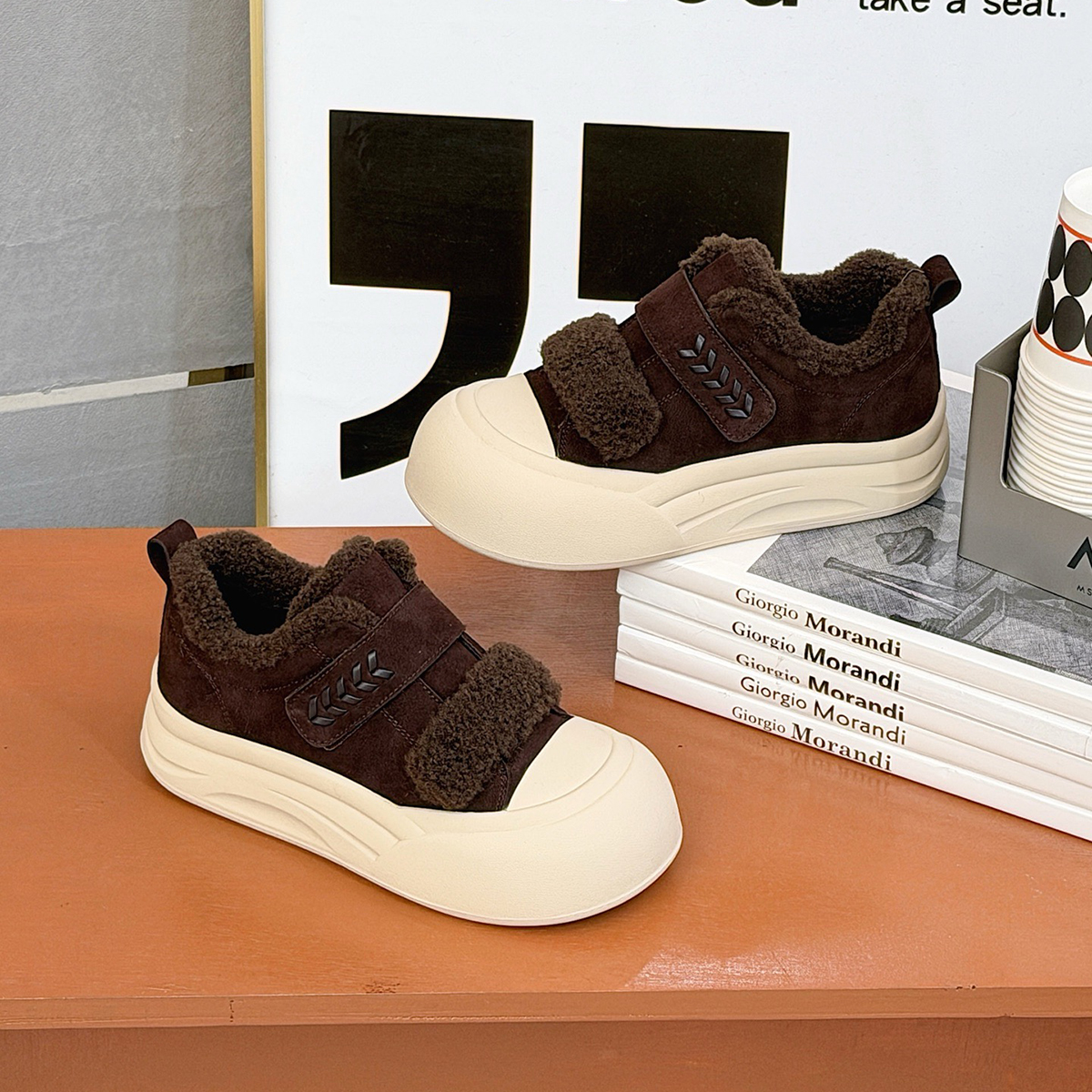 减龄懒人魔术贴磨砂真皮厚底板鞋