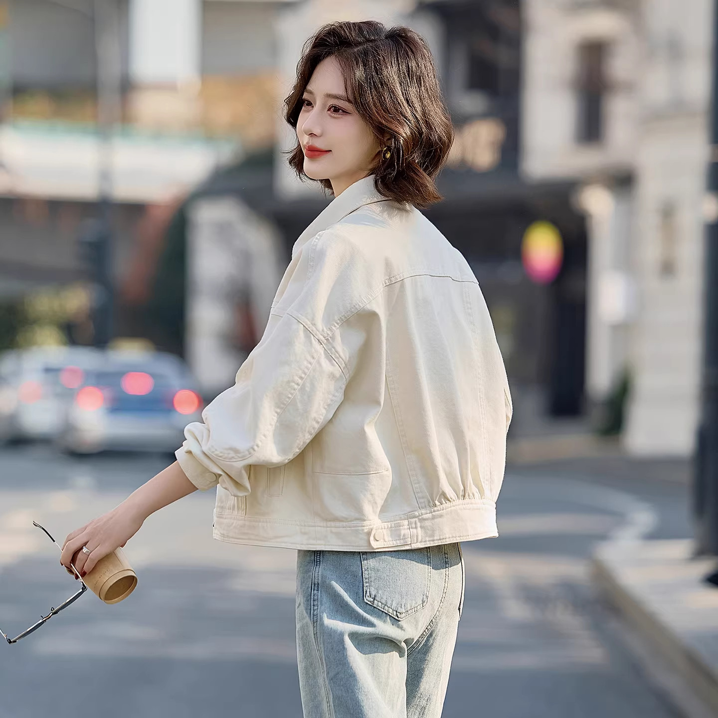 米白色短外套女春秋2026新款小个子时尚洋气牛仔上衣复古翻领夹克