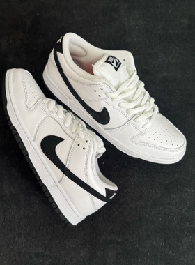 Nike SB Dunk Low 低帮板鞋白黑男女同款系带休闲鞋 HF3704-100