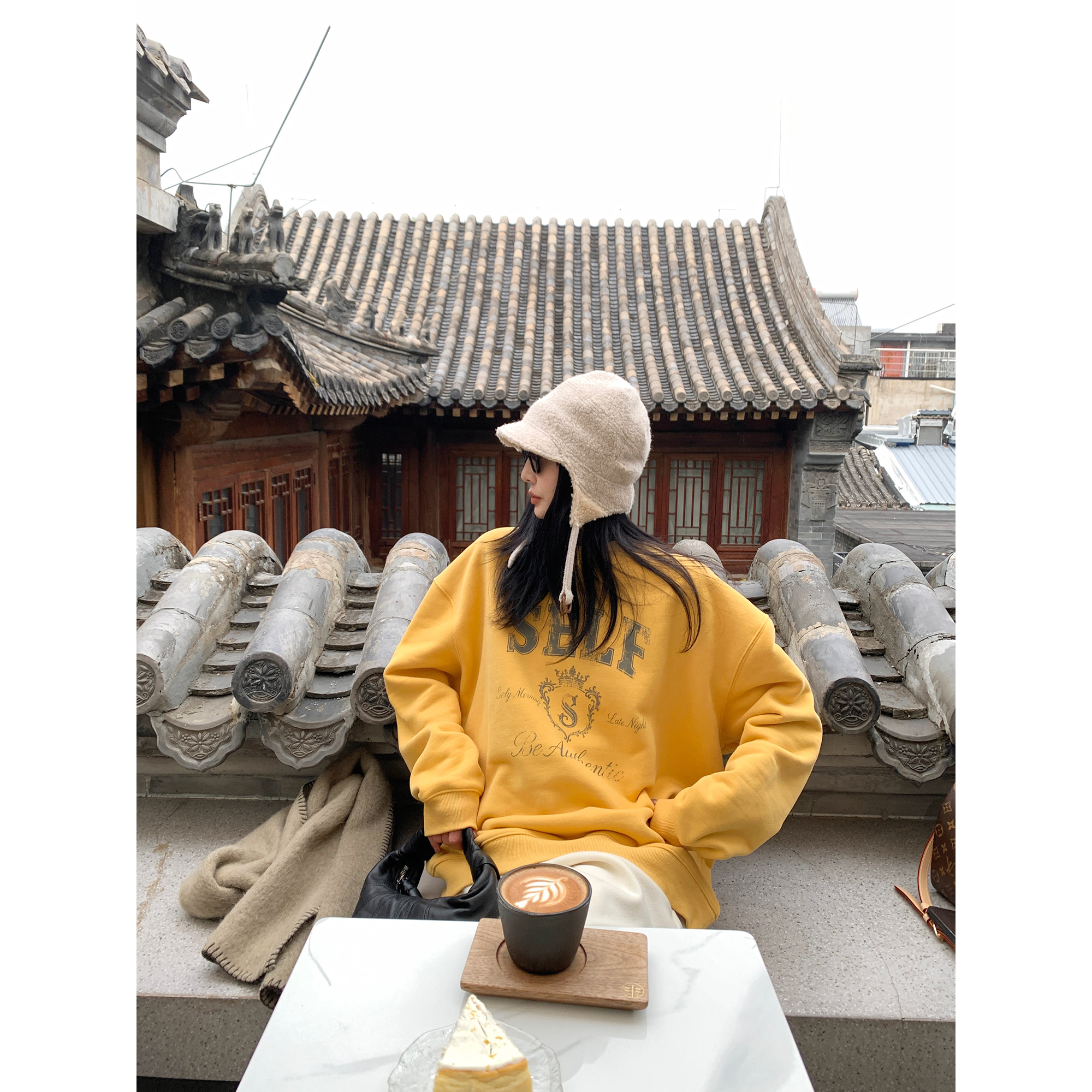 大小姐77松弛懒人秋冬刚需复古时髦印花加绒保暖宽松休闲圆领卫衣