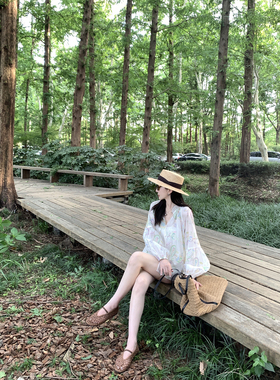 大小姐77 重工刺绣夏日轻盈氛围感chao美V领显瘦长袖衬衫短裤套装