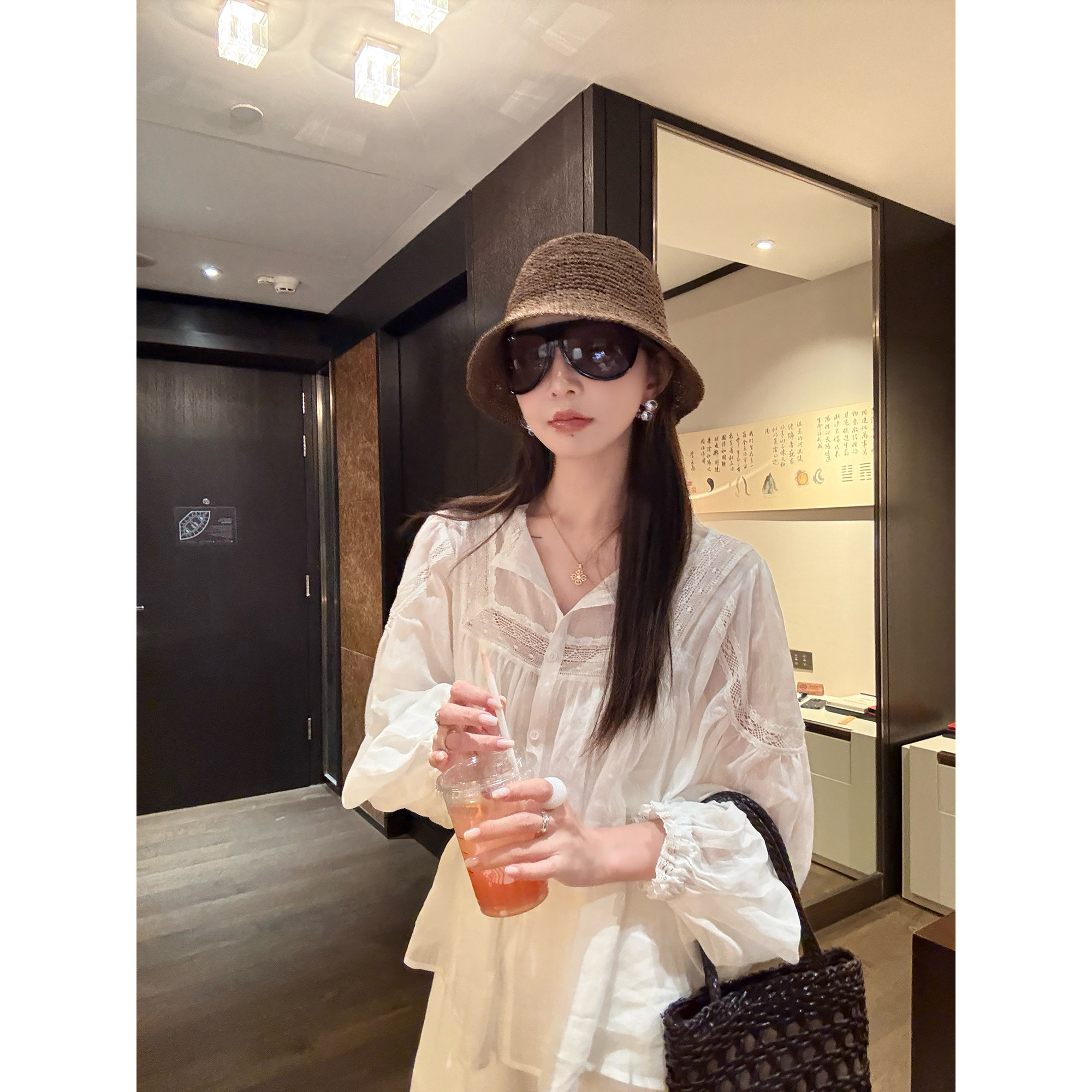 大小姐77 100苎麻夏日氧气呼吸重工风琴蕾丝拼接长袖衬衫防晒上衣
