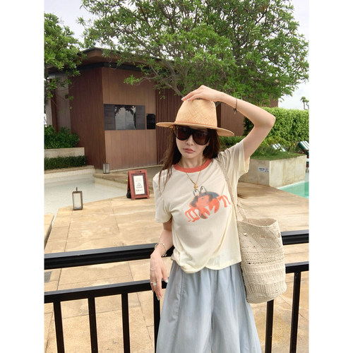 大小姐77 盛夏无龄感穿搭撞色小螃蟹印花圆领短袖休闲宽松T恤