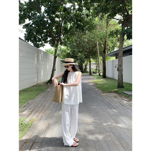 大小姐77 夏日氛围感蕾丝拼接设计感春夏新品白色无袖背心上衣