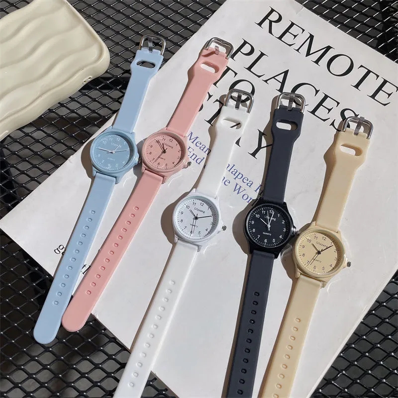 硅胶软带手表女潮流果冻高颜值初中生小众简约时尚学生休闲石英表