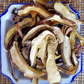 野生黄牛肝菌干货 香味浓好吃 云南楚雄土特产蘑菇 红葱 见手青