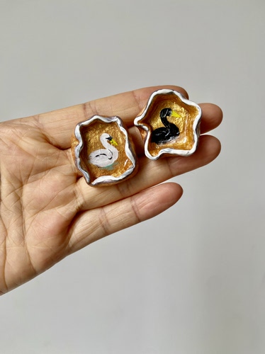 艺术边角料 白天鹅与黑天鹅 手绘艺术小众设计感耳环耳钉