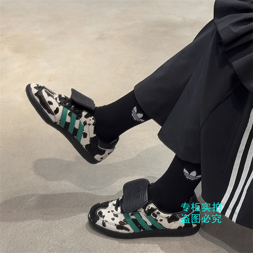 Adidas阿迪达斯三叶草 斑点奶牛纹翻盖鞋舌T头德训休闲板鞋JS3930