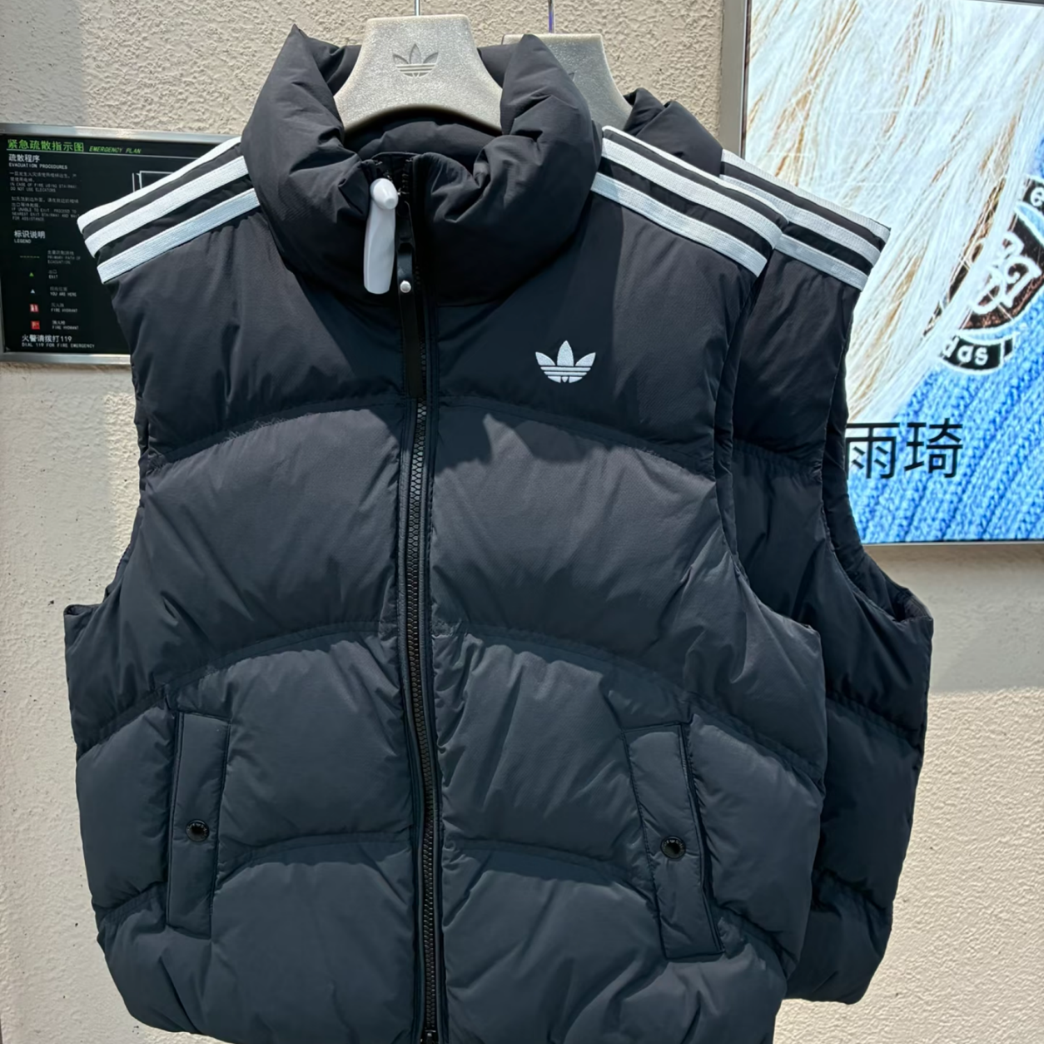 Adidas三叶草25冬季男女立领保暖运动羽绒马甲背心 KS6108 KS8492