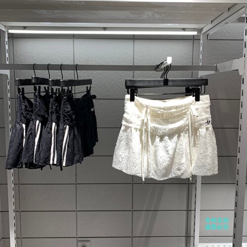 Adidas三叶草26年夏季女子运动半身裙蕾丝绳带短裙 KU4760 KU4761