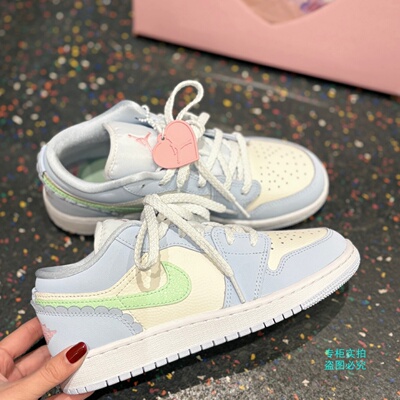 Nike耐克26年春款大童鞋AIR JORDAN 1运动训练休闲板鞋IB7113-403