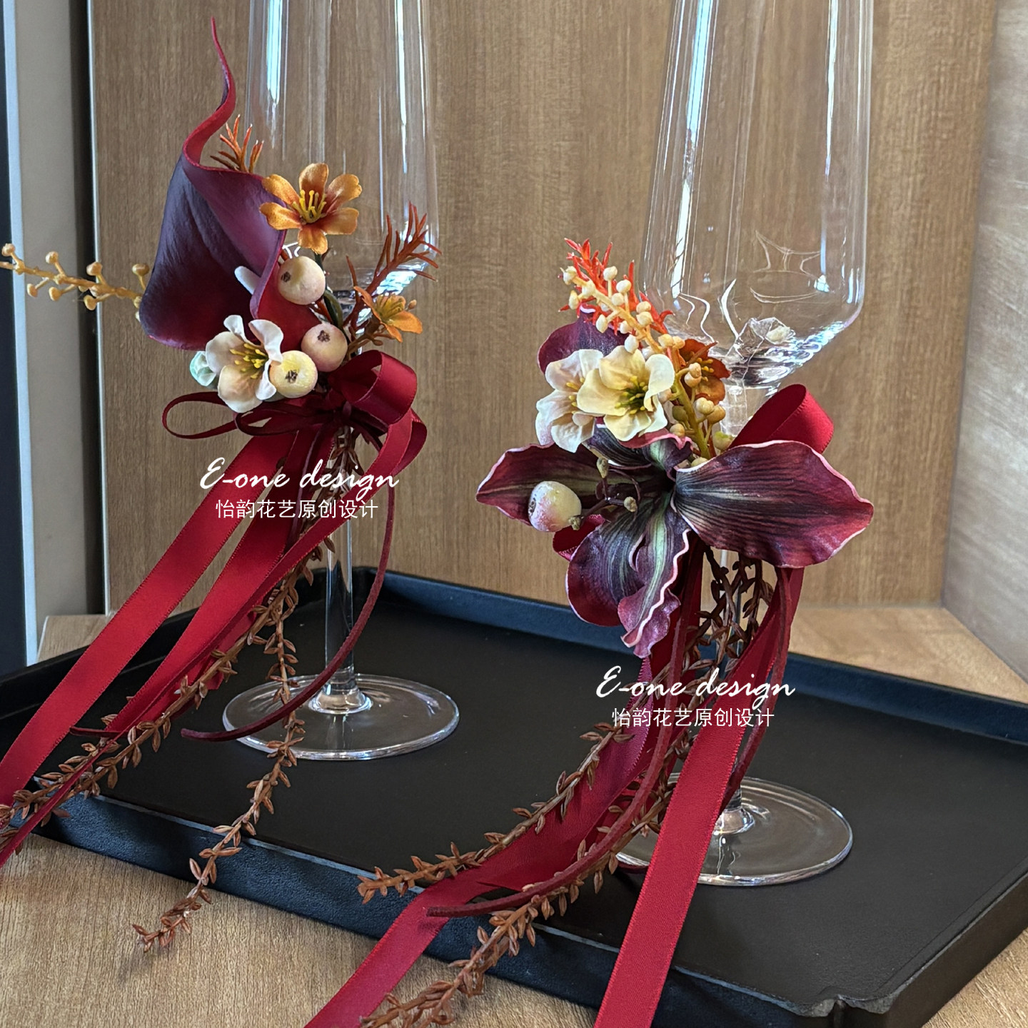 红色婚礼酒杯仿真花氛围拍摄