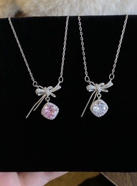 淡粉方糖不规则蝴蝶结超闪锁骨链