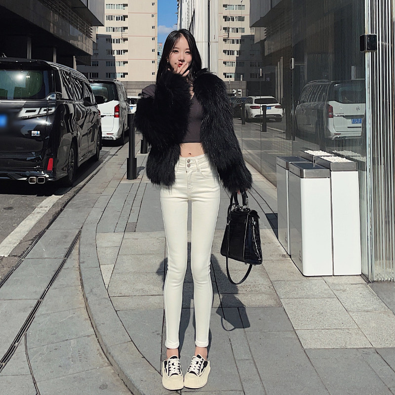 米白色紧身牛仔裤女提臀小脚铅笔裤排扣高腰春季新款2026显瘦九分