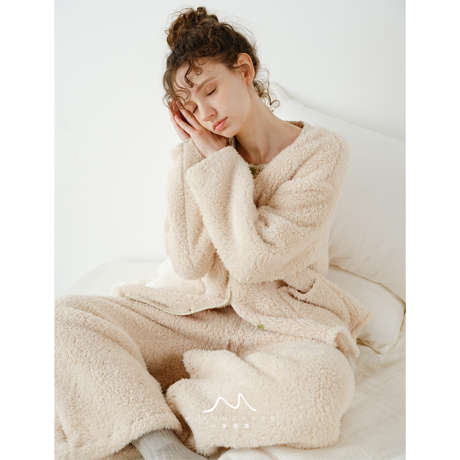 浅杏圆领·宅家治愈系保暖珊瑚绒家居服套装秋冬毛绒绒睡衣可外穿