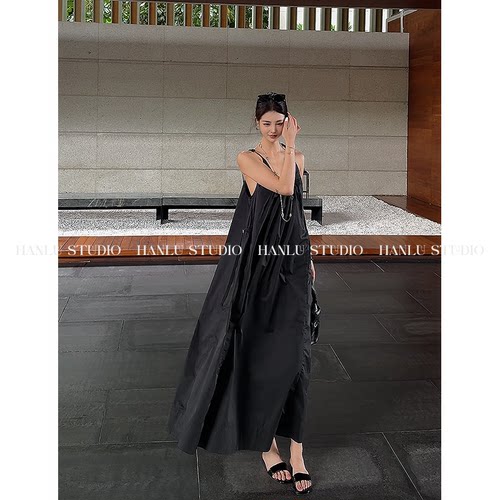 HanLu studio黑色吊带时尚小众设计感垂感连衣裙日常通勤穿搭服饰