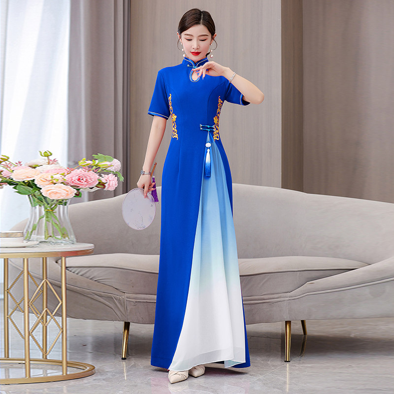 중국 스타일 CHEONGSAM CATWALK 무대 공연 의류 2023 새로운 어머니 의류 하이 엔드 복고풍 수 놓은 드레스