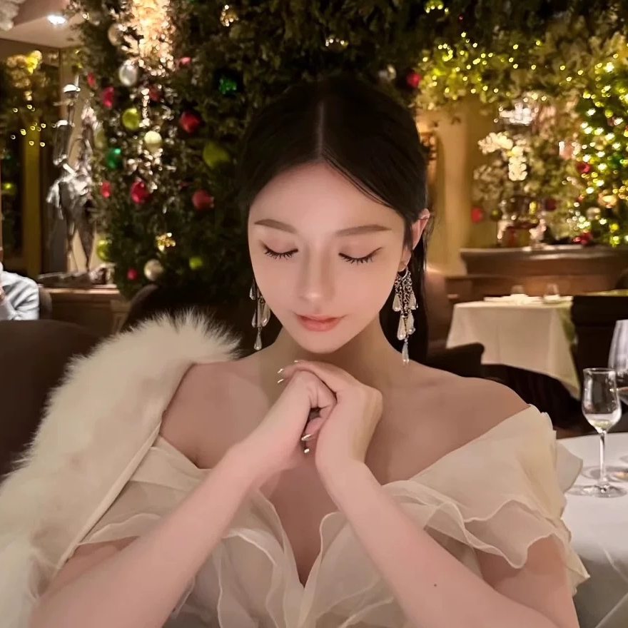 法式轻奢长款仿珍珠水滴耳环女气质银色垂坠流苏耳饰名媛独特耳坠