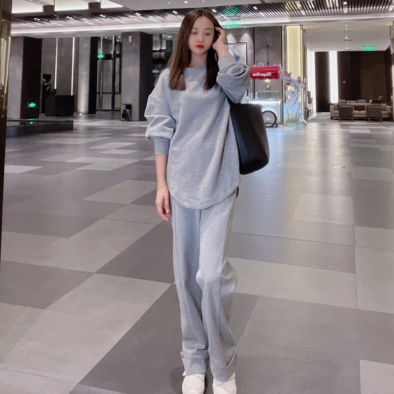 长袖慵懒风常规纯棉T恤女