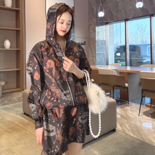 超火小众不撞款外套女款春夏薄款防晒衣连帽宽松炸街独特漂亮上衣