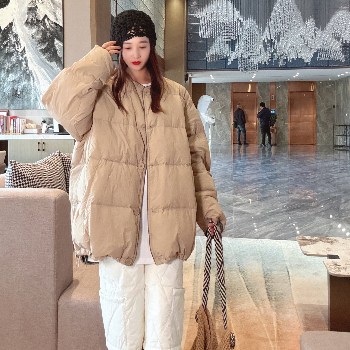 羽绒服女款冬季圆领轻薄款中长宽松遮肉显瘦高级感洋气白鸭绒外套