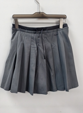 热F女士短裙2025秋季新款运动风学院风少女百褶灰色短裙F14W25302