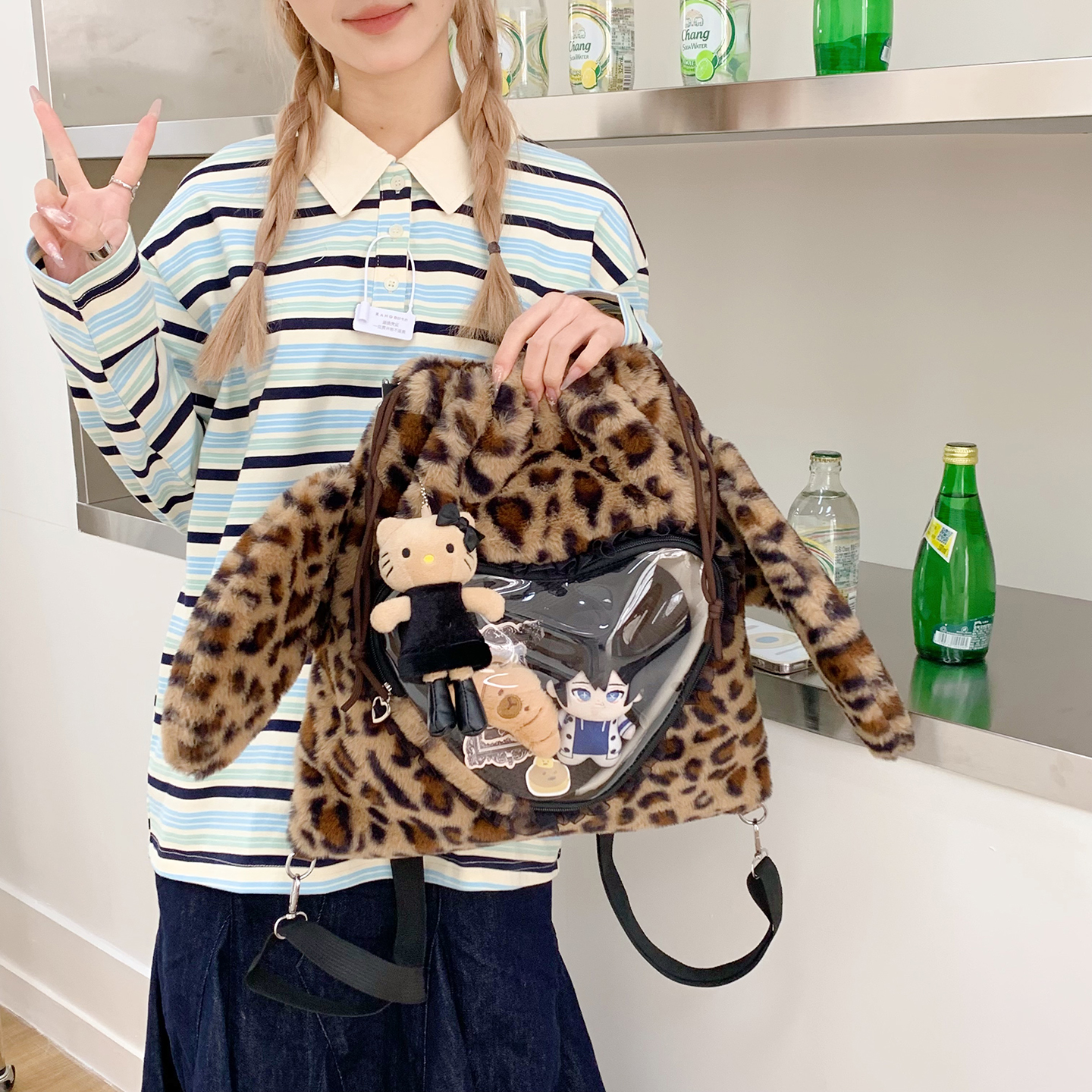 二次元豹纹毛绒透明窗痛包