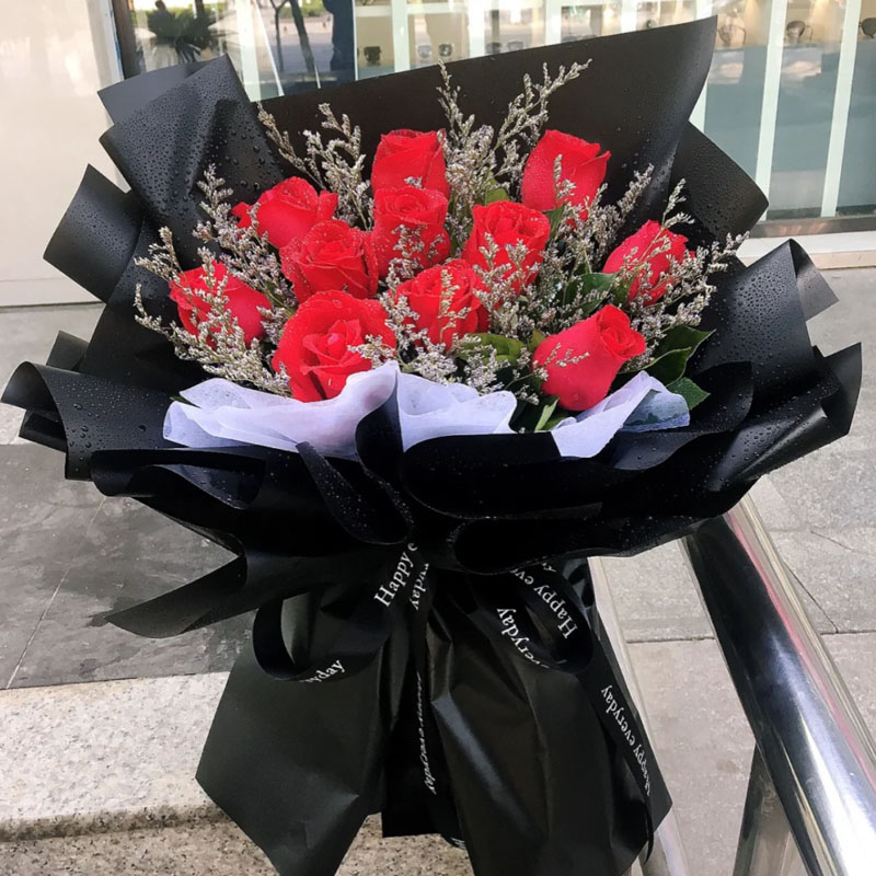 11朵红玫瑰加情人草520送花