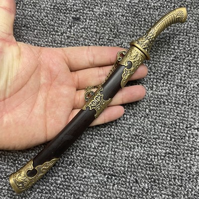 迷你唐横绣春牛尾刀手工锻打一比五微缩黑檀木带鞘玩具短茶器茶刀