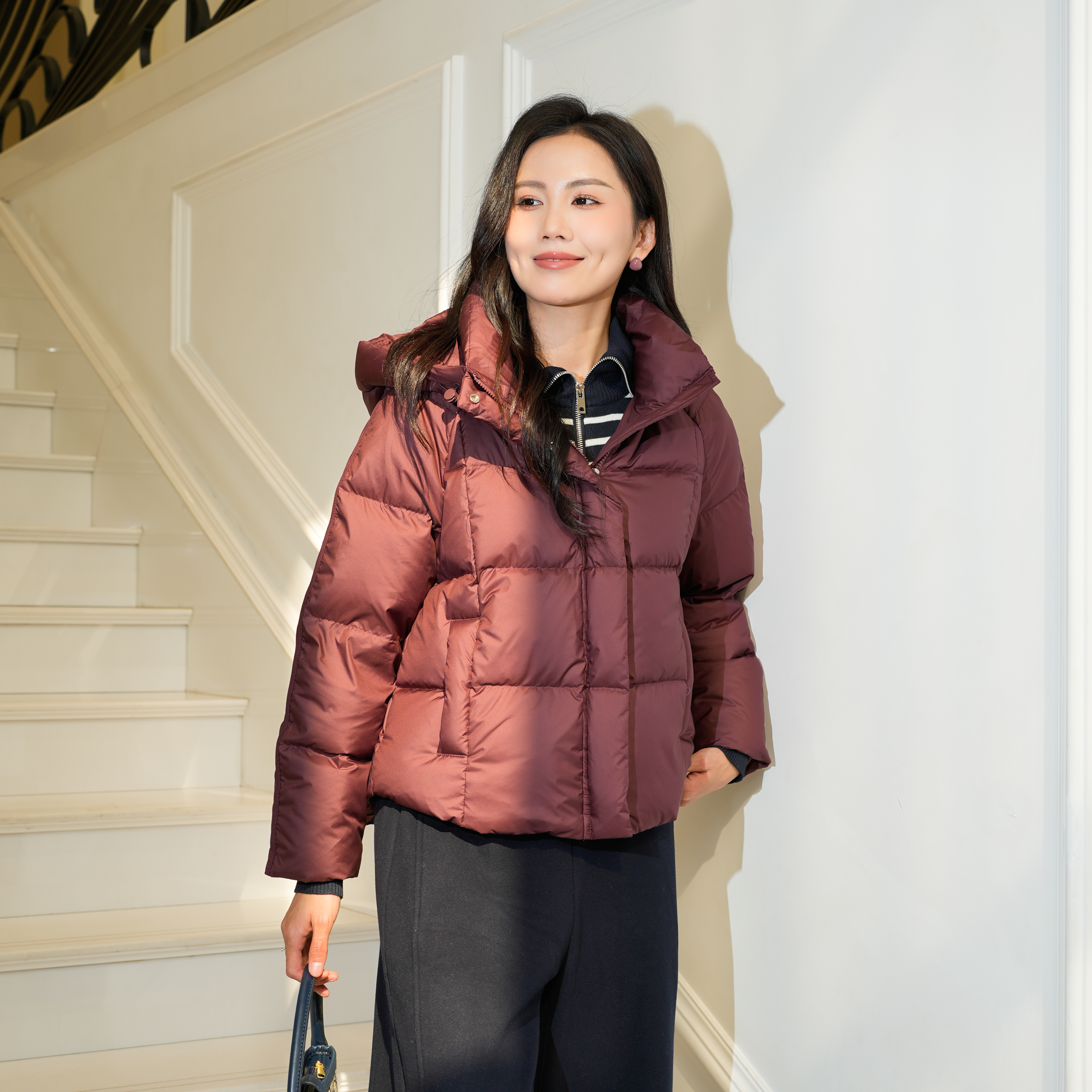 名品阁2025冬新款短款羽绒服