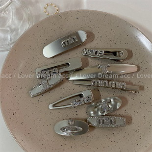 miu风少女侧边发夹BB夹刘海夹 轻奢水钻字母灰金属鸭嘴夹一字夹