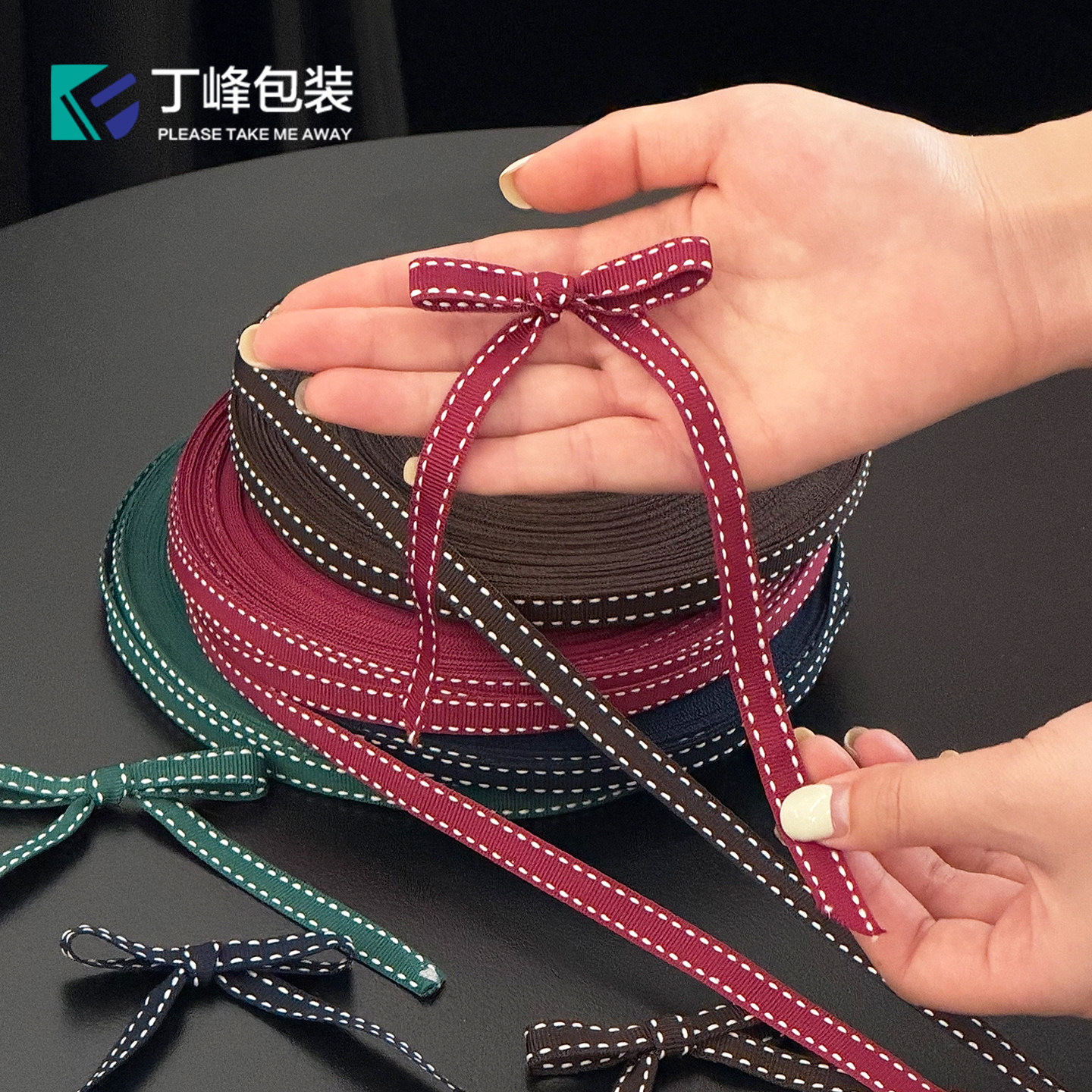 礼物打包装饰跳点彩带图片