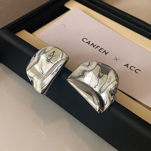 CANFEN液态金属褶皱宽版弧形耳环