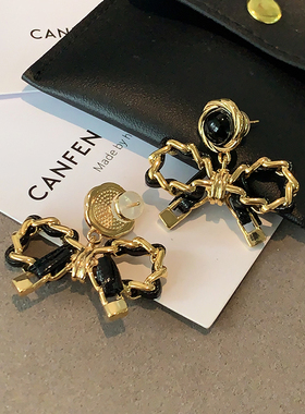 皮质锁链蝴蝶结耳环2025新款爆款高级感黑玛瑙耳钉轻奢朋克风耳饰