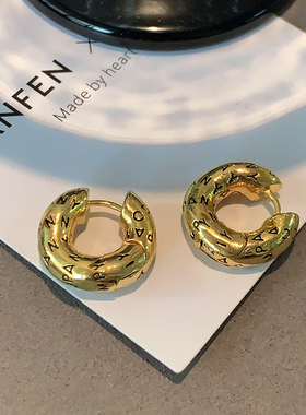 黑色字母圆圈金属耳圈2025新款爆款高级感圆形耳扣轻奢小香风耳环