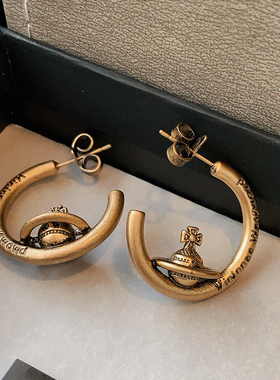 古铜色字母金属耳环2026新款爆款西太后耳钉轻奢高级感小香风耳饰