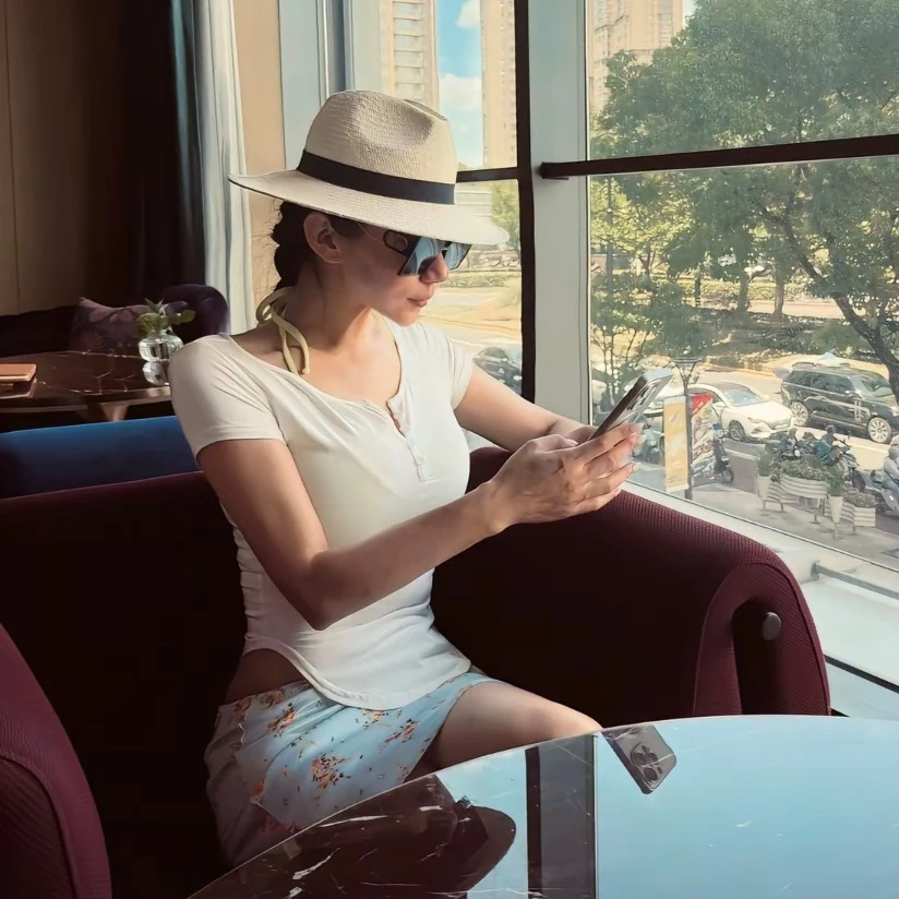 草帽女夏天大檐帽子女夏款遮阳平沿帽度假出游礼帽