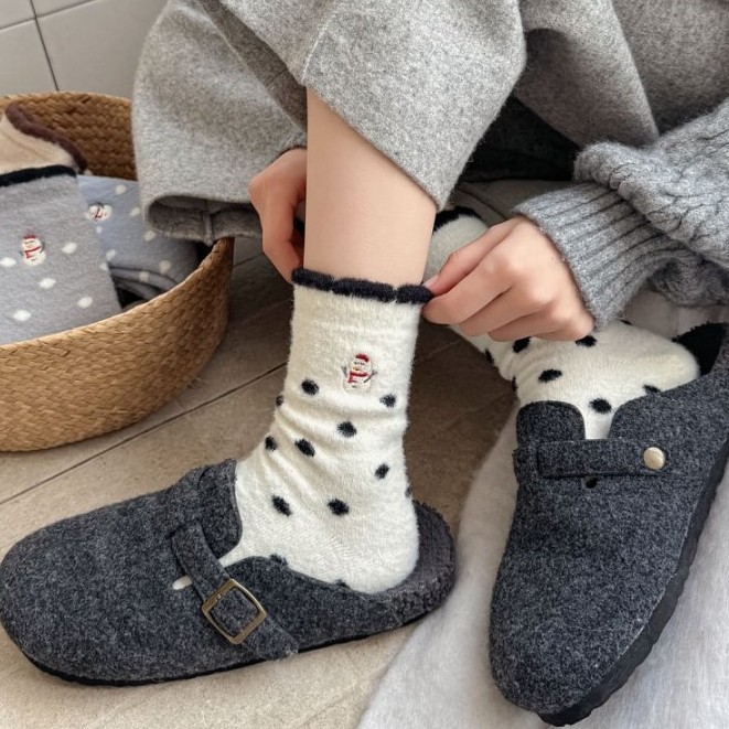 5双包邮白色澳绒袜子女秋冬加厚保暖可爱小狗刺绣中筒袜雪地靴袜