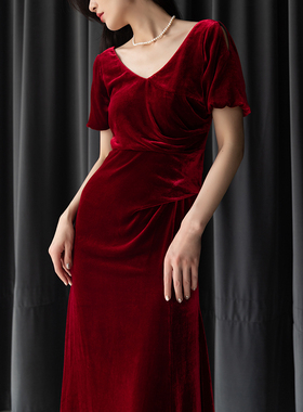 吉然设计定制新款秋装红色真丝金丝绒连衣裙氛围感掐腰裙子女复古