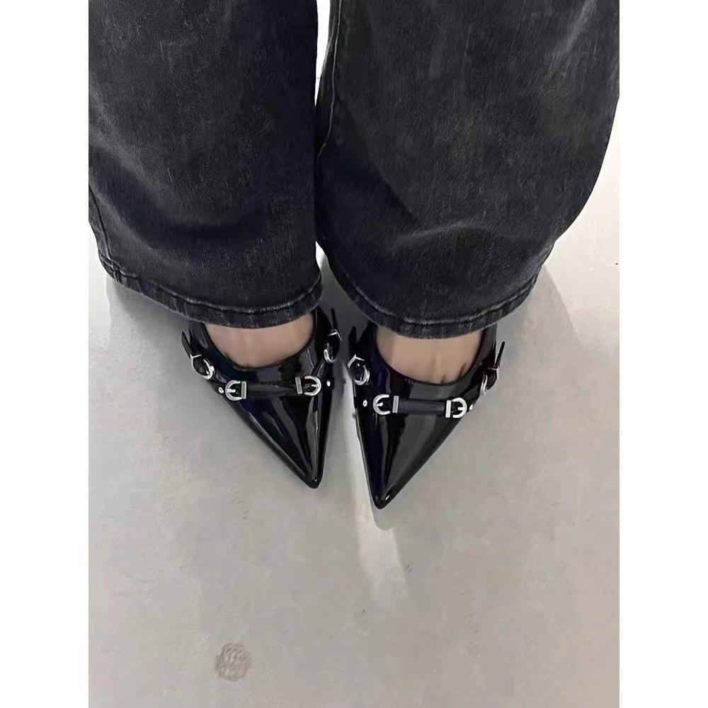 黑色高跟鞋女设计感小众气质名媛铆钉漆皮小猫跟一字扣带包头凉鞋