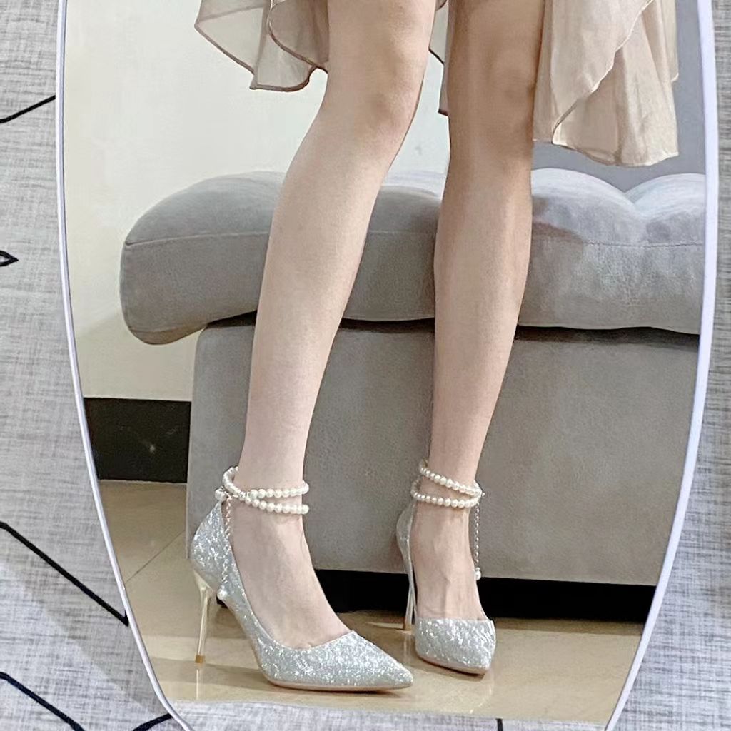 银色尖头浅口珍珠一字带亮片高跟鞋女2024年新款成人礼单鞋伴娘鞋