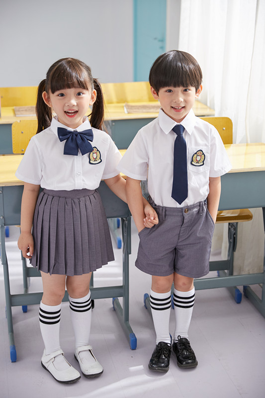 夏季毕业照老师小学生演出合唱服